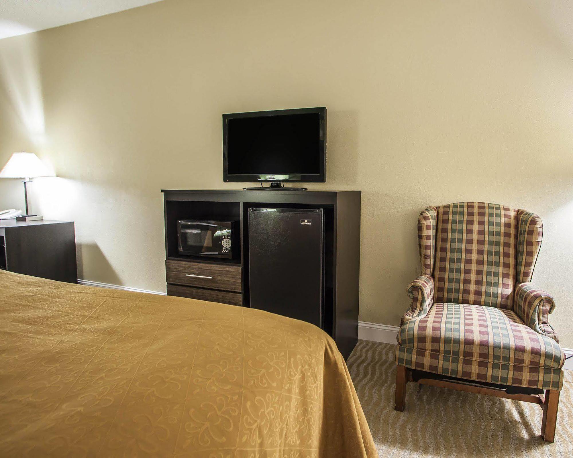 Quality Inn & Suites Champaign Exterior photo